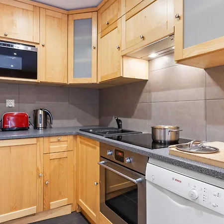 Apartment Le Petit Savoyard - Chl406 By Interhome