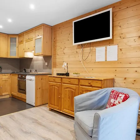 Apartment Le Petit Savoyard - Chl406 By Interhome